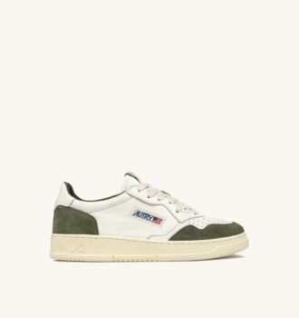 MEDALIST LOW SNEAKER IN WEISSEM UND MILITÄRISCHEM LEDER-WILDLEDER