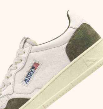 MEDALIST LOW SNEAKER IN WEISSEM UND MILITÄRISCHEM LEDER-WILDLEDER