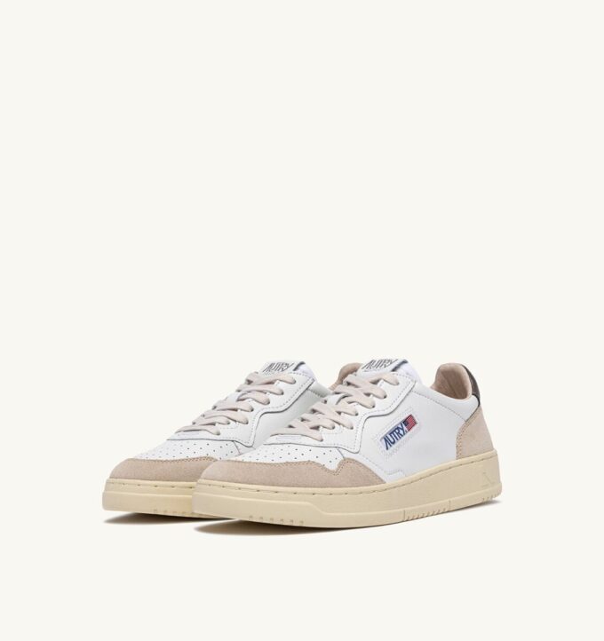 MEDALIST LOW SNEAKER IN WEISSEM UND MRÖTEM WILDLEDER UND LEDER MEDALIST LOW SNEAKER IN WEISSEM UND MRÖTEM WILDLEDER UND LEDER