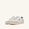 MEDALIST LOW SNEAKER IN WEISSEM UND MRÖTEM WILDLEDER UND LEDER MEDALIST LOW SNEAKER IN WEISSEM UND MRÖTEM WILDLEDER UND LEDER