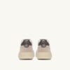 MEDALIST LOW SNEAKER IN WEISSEM UND MRÖTEM WILDLEDER UND LEDER MEDALIST LOW SNEAKER IN WEISSEM UND MRÖTEM WILDLEDER UND LEDER