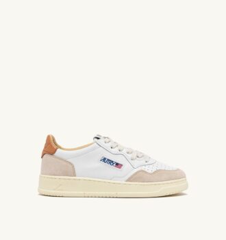 MEDALIST LOW SNEAKER IN WEISSEM UND SANDSTORM-LEDER-WILDLEDER