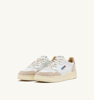 MEDALIST LOW SNEAKER IN WEISSEM UND SANDSTORM-LEDER-WILDLEDER