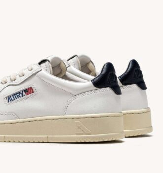 MEDALIST LOW SNEAKER IN WEISSEM UND SPACE LEDER
