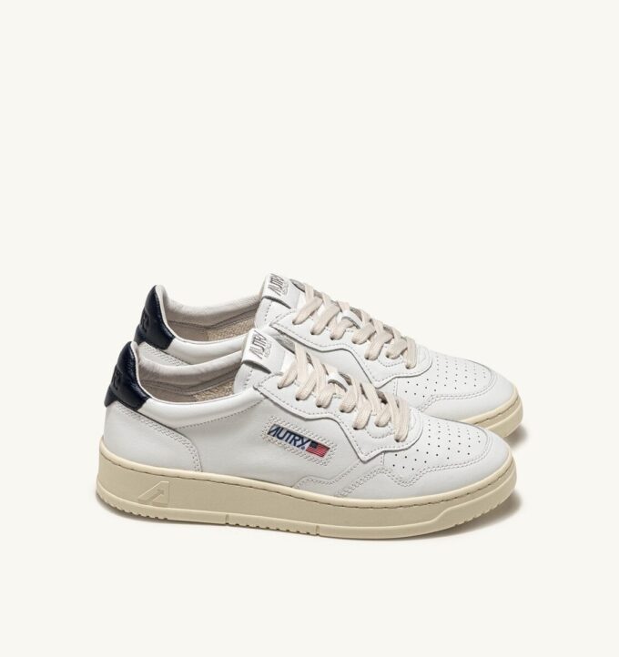 MEDALIST LOW SNEAKER IN WEISSEM UND SPACE LEDER