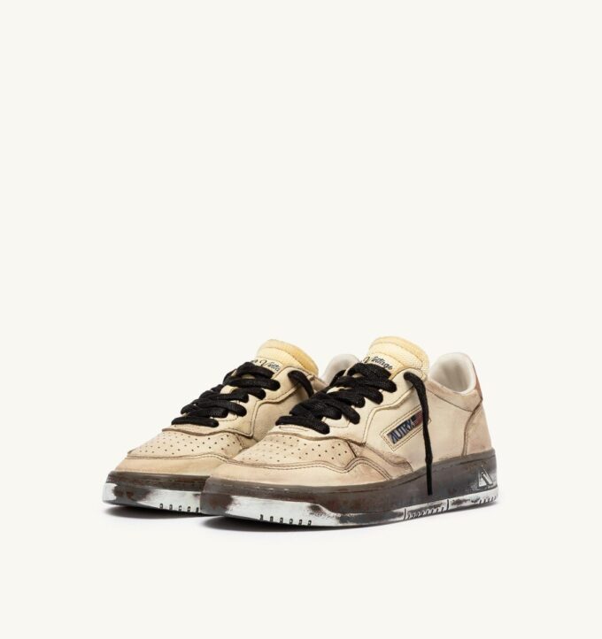 MEDALIST LOW SNEAKER SUPER VINTAGE IN WEISSEM UND BRAUNEN ZUCKERLEDER