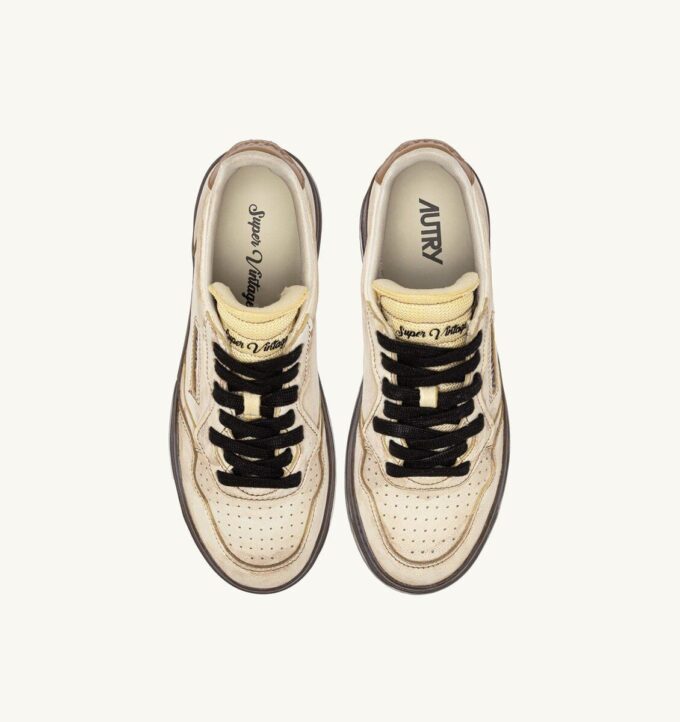 MEDALIST LOW SNEAKER SUPER VINTAGE IN WEISSEM UND BRAUNEN ZUCKERLEDER