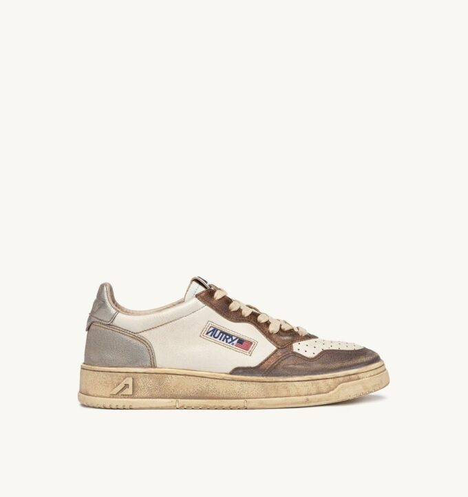 MEDALIST LOW SNEAKERS SUPER VINTAGE IN WEISSEM SCHOKOLADEN- UND SILBERLEDER MEDALIST LOW SNEAKERS SUPER VINTAGE IN WEISSEM SCHOKOLADEN- UND SILBERLEDER