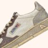 MEDALIST LOW SNEAKERS SUPER VINTAGE IN WEISSEM SCHOKOLADEN- UND SILBERLEDER MEDALIST LOW SNEAKERS SUPER VINTAGE IN WEISSEM SCHOKOLADEN- UND SILBERLEDER