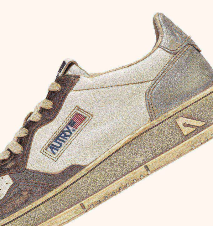 MEDALIST LOW SNEAKERS SUPER VINTAGE IN WEISSEM SCHOKOLADEN- UND SILBERLEDER MEDALIST LOW SNEAKERS SUPER VINTAGE IN WEISSEM SCHOKOLADEN- UND SILBERLEDER