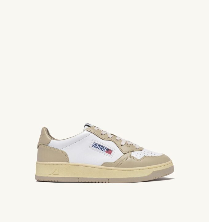 MEDALIST LOW SNEAKERS ZWEIFARBIG IN WEISS UND TIDAL FOAM LEDER
