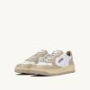 MEDALIST LOW SNEAKERS ZWEIFARBIG IN WEISS UND TIDAL FOAM LEDER
