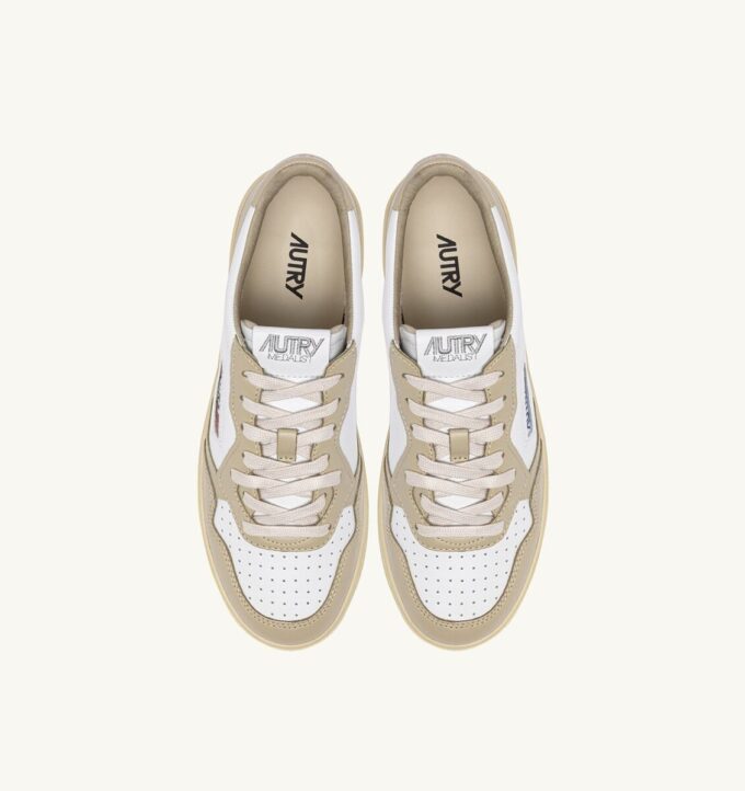 MEDALIST LOW SNEAKERS ZWEIFARBIG IN WEISS UND TIDAL FOAM LEDER MEDALIST LOW SNEAKERS ZWEIFARBIG IN WEISS UND TIDAL FOAM LEDER