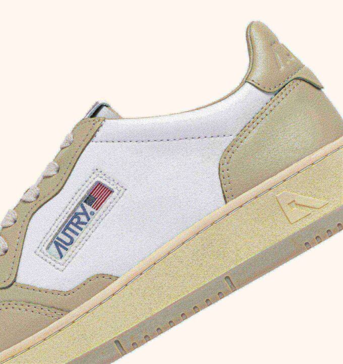 MEDALIST LOW SNEAKERS ZWEIFARBIG IN WEISS UND TIDAL FOAM LEDER