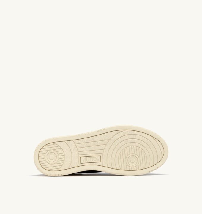 MEDALIST LOW SUPER SOFT SNEAKER AUS SCHWARZEM LEDER