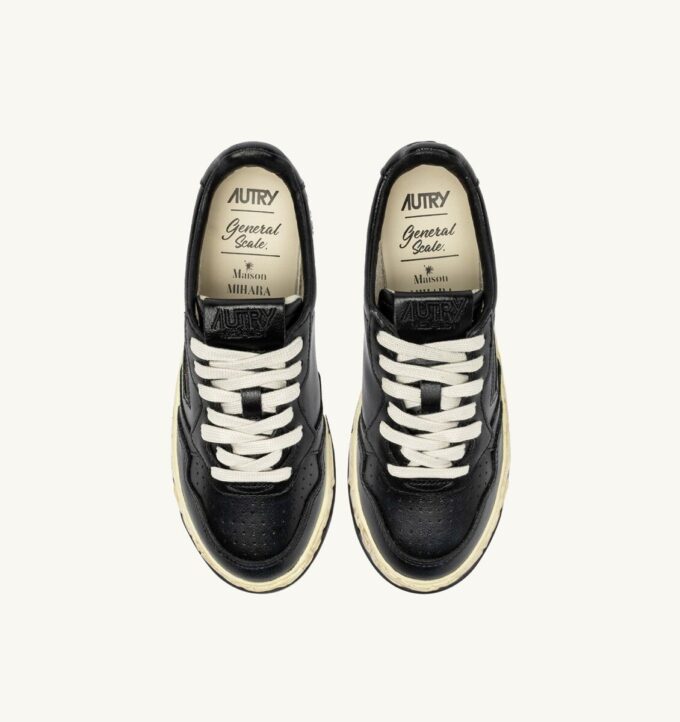 MEDALIST LOW SUPER VINTAGE ‚Autry x Maison MIHARA YASUHIRO General Scale.‘ SNEAKER AUS SCHWARZEM LEDER MEDALIST LOW SUPER VINTAGE ‚Autry x Maison MIHARA YASUHIRO General Scale.‘ SNEAKER AUS SCHWARZEM LEDER