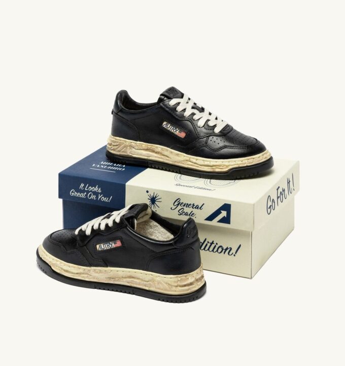MEDALIST LOW SUPER VINTAGE ‚Autry x Maison MIHARA YASUHIRO General Scale.‘ SNEAKER AUS SCHWARZEM LEDER MEDALIST LOW SUPER VINTAGE ‚Autry x Maison MIHARA YASUHIRO General Scale.‘ SNEAKER AUS SCHWARZEM LEDER