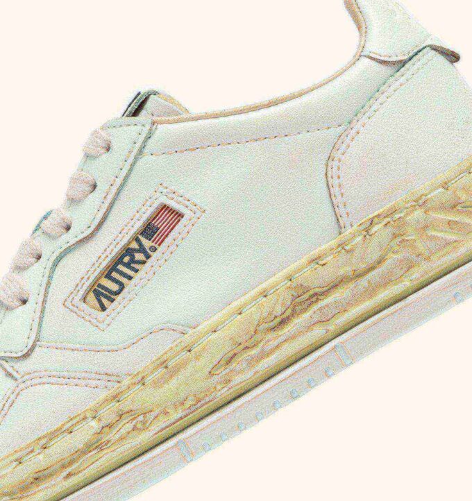 MEDALIST LOW SUPER VINTAGE ‚Autry x Maison MIHARA YASUHIRO General Scale.‘ Sneaker aus weißem Leder MEDALIST LOW SUPER VINTAGE ‚Autry x Maison MIHARA YASUHIRO General Scale.‘ Sneaker aus weißem Leder