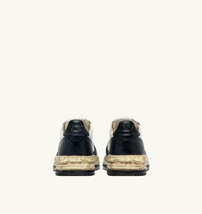 MEDALIST LOW SUPER VINTAGE ‚Autry x Maison MIHARA YASUHIRO General Scale.‘ Sneaker aus weißem und schwarzem Leder
