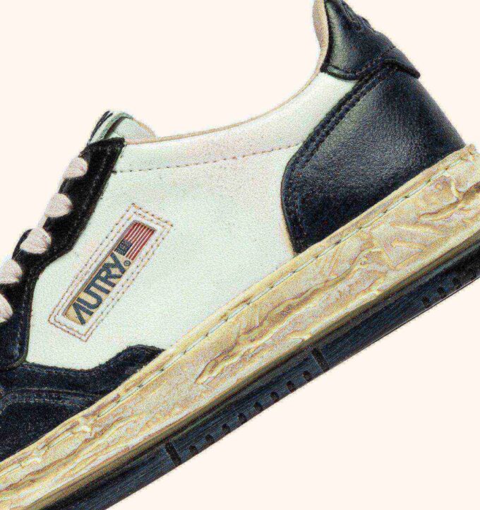 MEDALIST LOW SUPER VINTAGE ‚Autry x Maison MIHARA YASUHIRO General Scale.‘ Sneaker aus weißem und schwarzem Leder MEDALIST LOW SUPER VINTAGE ‚Autry x Maison MIHARA YASUHIRO General Scale.‘ Sneaker aus weißem und schwarzem Leder