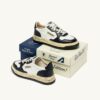 MEDALIST LOW SUPER VINTAGE ‚Autry x Maison MIHARA YASUHIRO General Scale.‘ Sneaker aus weißem und schwarzem Leder MEDALIST LOW SUPER VINTAGE ‚Autry x Maison MIHARA YASUHIRO General Scale.‘ Sneaker aus weißem und schwarzem Leder