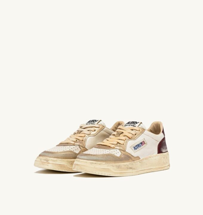 MEDALIST LOW SUPER VINTAGE SNEAKER AUS PLATIN UND VIOLETT GEBÜRSTETEM LEDER
