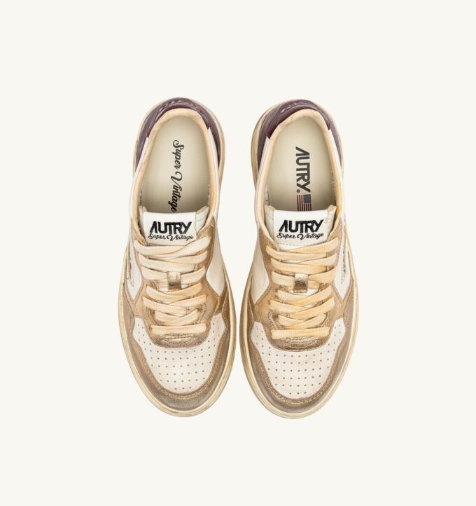 MEDALIST LOW SUPER VINTAGE SNEAKER AUS PLATIN UND VIOLETT GEBÜRSTETEM LEDER