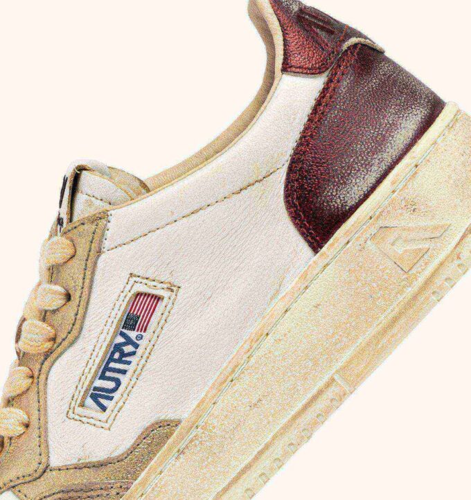 MEDALIST LOW SUPER VINTAGE SNEAKER AUS PLATIN UND VIOLETT GEBÜRSTETEM LEDER