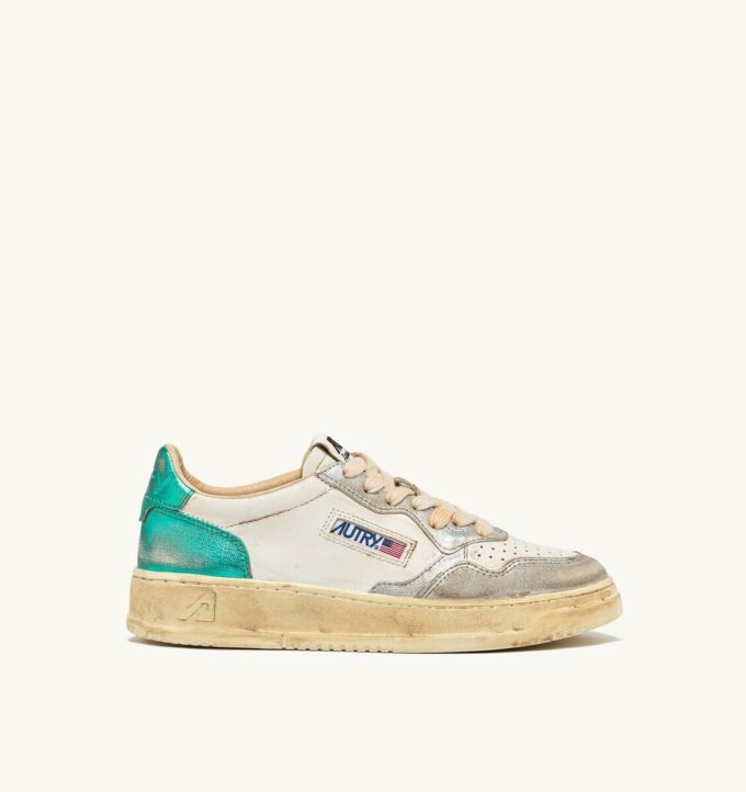 MEDALIST LOW SUPER VINTAGE SNEAKER AUS SILBER- UND AQUA-GEBÜRSTETEM LEDER
