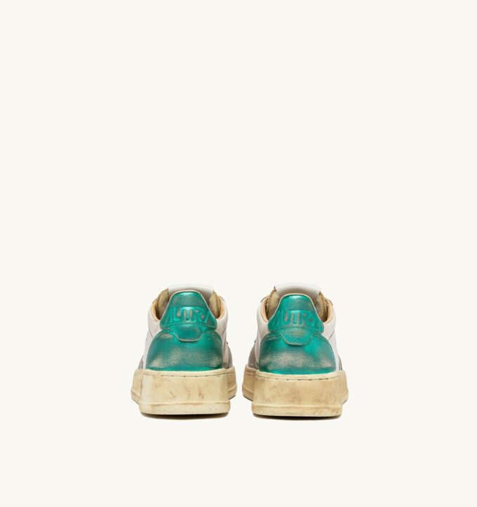MEDALIST LOW SUPER VINTAGE SNEAKER AUS SILBER- UND AQUA-GEBÜRSTETEM LEDER