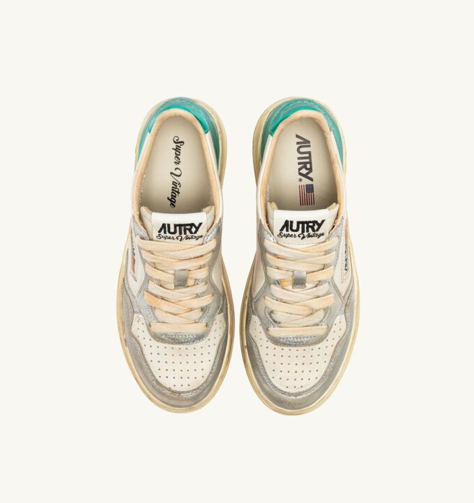 MEDALIST LOW SUPER VINTAGE SNEAKER AUS SILBER- UND AQUA-GEBÜRSTETEM LEDER