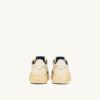 MEDALIST LOW SUPER VINTAGE SNEAKERS IN MARSHMALLOW UND SILBERBLAUEM LEDER