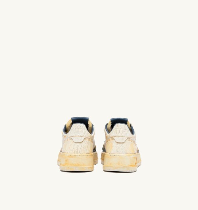 MEDALIST LOW SUPER VINTAGE SNEAKERS IN MARSHMALLOW UND SILBERBLAUEM LEDER