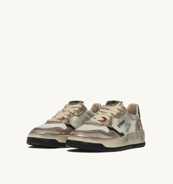 MEDALIST LOW SUPER VINTAGE SNEAKERS IN WEISSEM MESH, GOLDENEM WILDLEDER UND SCHWARZEM LEDER