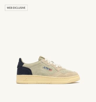 MEDALIST LOW TRICOLOR SNEAKER IN BEIGE ECRU UND SPACE BLUE SUEDE