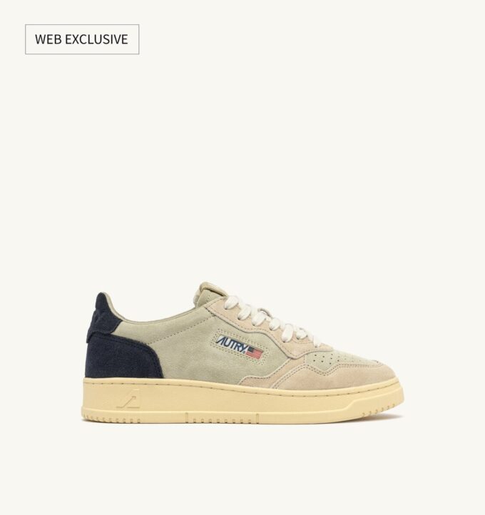 MEDALIST LOW TRICOLOR SNEAKER IN BEIGE ECRU UND SPACE BLUE SUEDE MEDALIST LOW TRICOLOR SNEAKER IN BEIGE ECRU UND SPACE BLUE SUEDE