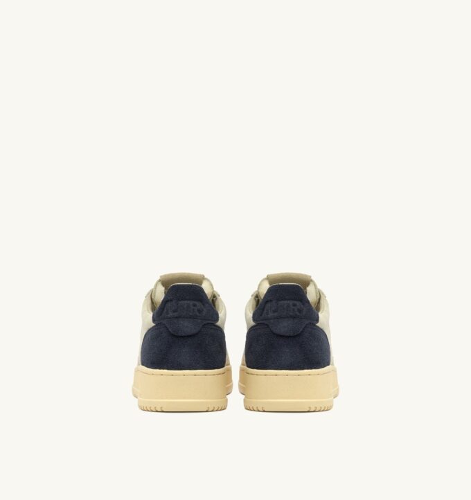 MEDALIST LOW TRICOLOR SNEAKER IN BEIGE ECRU UND SPACE BLUE SUEDE MEDALIST LOW TRICOLOR SNEAKER IN BEIGE ECRU UND SPACE BLUE SUEDE