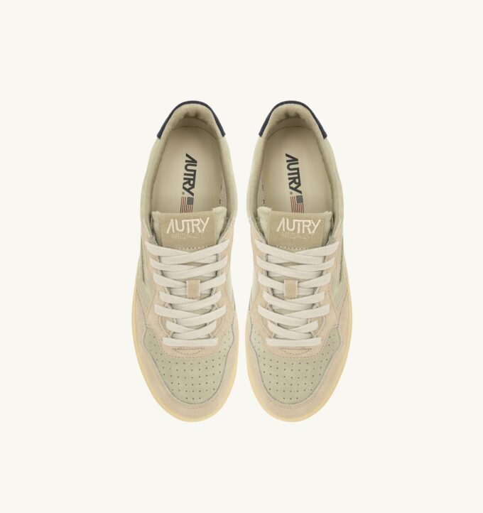 MEDALIST LOW TRICOLOR SNEAKER IN BEIGE ECRU UND SPACE BLUE SUEDE MEDALIST LOW TRICOLOR SNEAKER IN BEIGE ECRU UND SPACE BLUE SUEDE