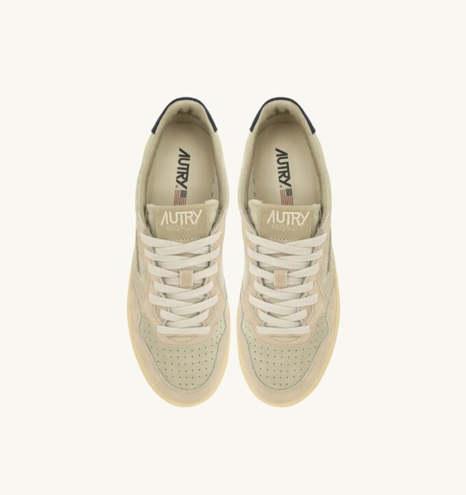 MEDALIST LOW TRICOLOR SNEAKER IN BEIGE ECRU UND SPACE BLUE SUEDE MEDALIST LOW TRICOLOR SNEAKER IN BEIGE ECRU UND SPACE BLUE SUEDE