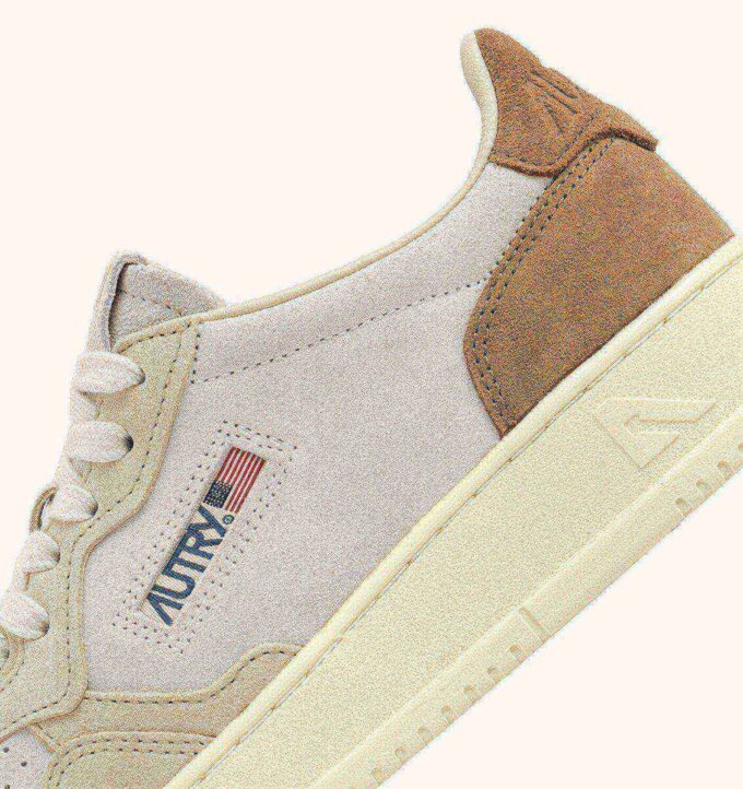 MEDALIST LOW TRICOLOR SNEAKER IN SAND UND CIGAR SUEDE MEDALIST LOW TRICOLOR SNEAKER IN SAND UND CIGAR SUEDE
