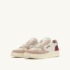 MEDALIST LOW TRICOLOR SNEAKER IN WEISS, LILA UND PHARD FARBIGEM WILDLEDER