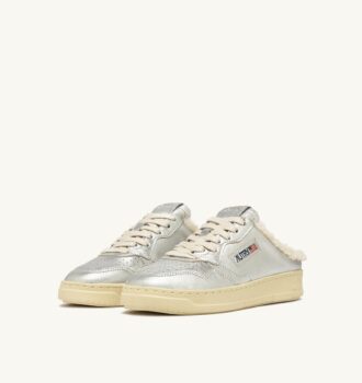 MEDALIST MULE SNEAKERS AUS SILBERFARBENEM LEDER UND LAMMFLEISCH