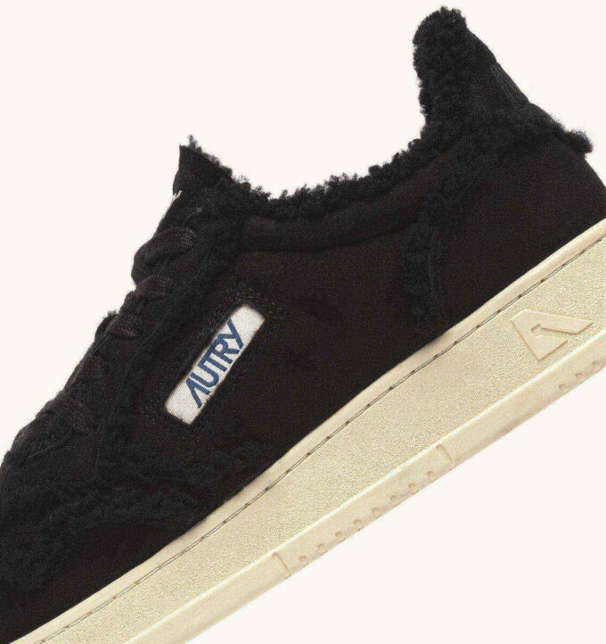 MEDALIST MUTTON SNEAKER AUS SCHWARZEM WILDLEDER UND LAMM MEDALIST MUTTON SNEAKER AUS SCHWARZEM WILDLEDER UND LAMM