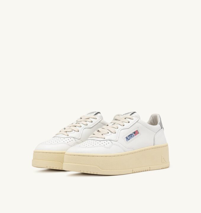 MEDALIST PLATFORM-SNEAKER AUS WEISSEM UND METALISIERTEM SILBERLEDER MEDALIST PLATFORM-SNEAKER AUS WEISSEM UND METALISIERTEM SILBERLEDER