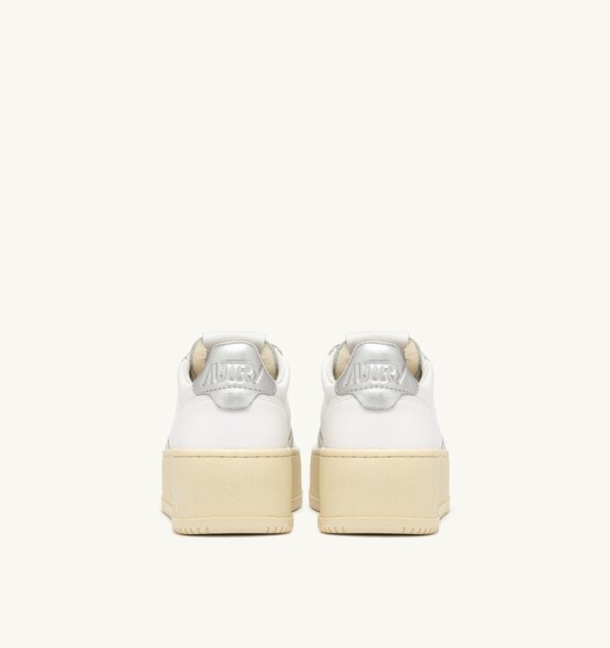 MEDALIST PLATFORM-SNEAKER AUS WEISSEM UND METALISIERTEM SILBERLEDER MEDALIST PLATFORM-SNEAKER AUS WEISSEM UND METALISIERTEM SILBERLEDER