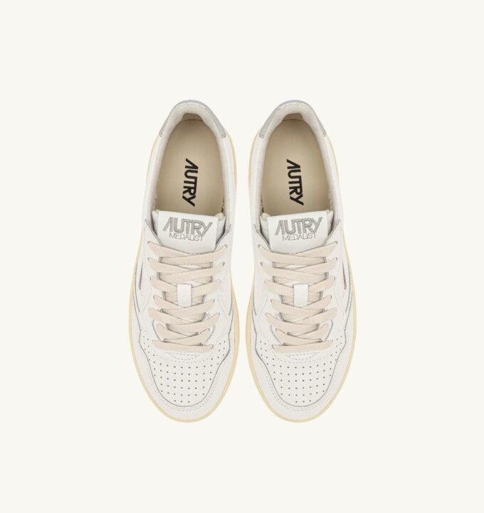 MEDALIST PLATFORM-SNEAKER AUS WEISSEM UND METALISIERTEM SILBERLEDER MEDALIST PLATFORM-SNEAKER AUS WEISSEM UND METALISIERTEM SILBERLEDER