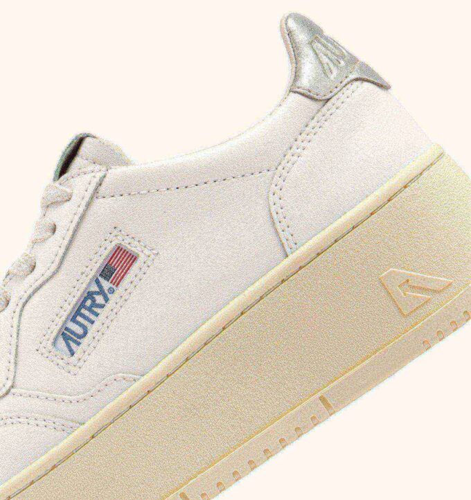 MEDALIST PLATFORM-SNEAKER AUS WEISSEM UND METALISIERTEM SILBERLEDER MEDALIST PLATFORM-SNEAKER AUS WEISSEM UND METALISIERTEM SILBERLEDER