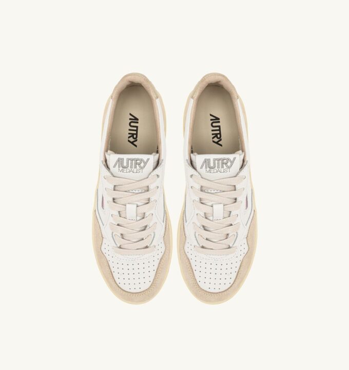 MEDALIST PLATFORM-SNEAKER AUS WEISSEM UND PLATIN-WILDLEDER UND LEDER MEDALIST PLATFORM-SNEAKER AUS WEISSEM UND PLATIN-WILDLEDER UND LEDER