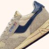 REELWIND LOW SNEAKER AUS NYLON-WILDLEDER UND LEDER IN DEN FARBEN ECRU UND ENSIGN BLUE
