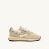 REELWIND LOW SNEAKER AUS NYLON-WILDLEDER UND LEDER IN DEN FARBEN ECRU UND PLATIN